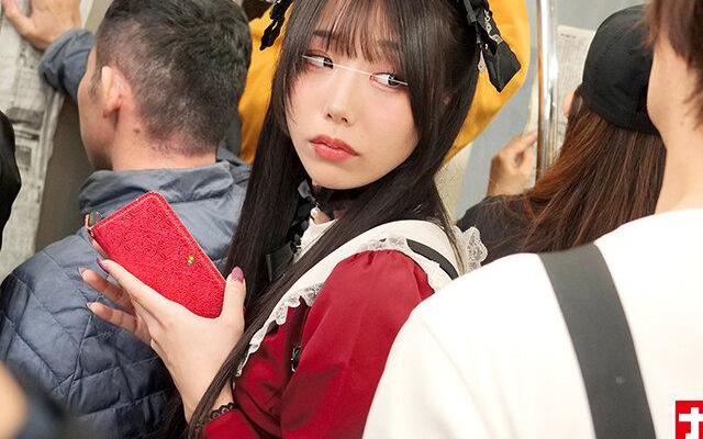 大混雑電車で病みカワ地雷系を捕獲！潮吹き連発で目玉ひん剥き自我崩壊の快楽アクメ陥落♡