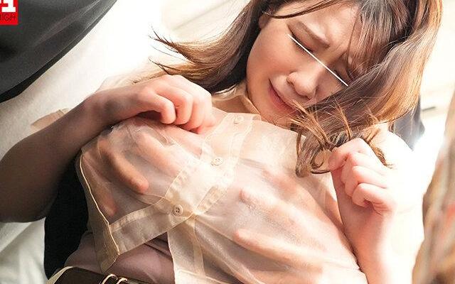 透けシャツ巨乳美女のインナー抜き取りおっぱい丸出し同然！羞恥お漏らしから理性崩壊の怒涛ガン突きFUCKが止まらない！