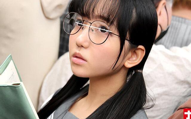 満員電車で対面手マンに襲われた女が身動き取れず何度もイカされる！余韻もなくキスで理性が溶け発情した身体がSEXに堕ちていく♡