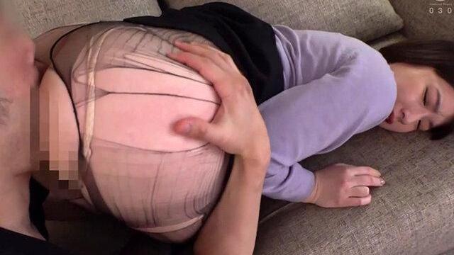 スキャンダルを握られた美人秘書が男たちに密室で屈辱的な躾けをされ続け…心は抗うも身体は快楽に負けていく♡