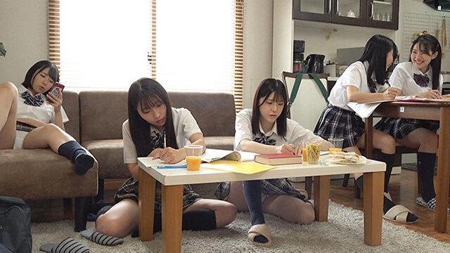 親の留守中に妹と友達の女子〇生たちがパンチラ無防備で勉強会♡兄の勃起チンポに気付いて悪戯好きに色々勉強されちゃう禁断の夜！