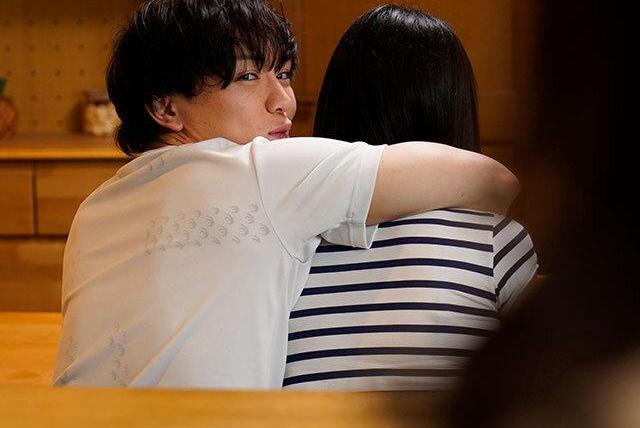 大学中退して一人で娘を育てたシングルマザーが家族の反対を押し切り選んだ幸せな人生…今その全てを明かす衝撃の告白！