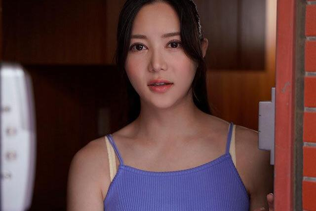 倦怠期で欲求不満人妻が隣人男に荒々しいキスで本能満たされて！ずっと欲しかったセックスに溺れる♡