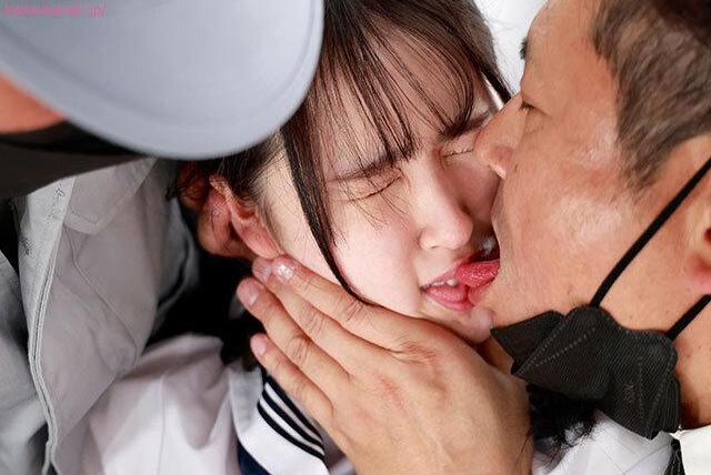 田舎のローカル線で女子学生が痴●に遭う♡助けを求めた行動が集団レ●プを招き、白昼堂々犯され続ける残酷な運命♡