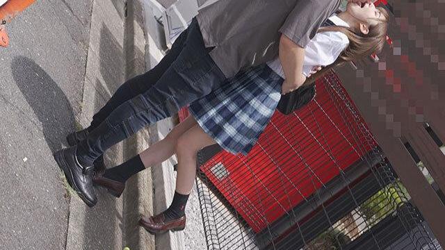 通学中の少女が無防備な脚を触られ遠隔でイキ果て野外で発情し背徳の快楽に抗えず堕ちていく危険な夜が静かにやって来る！