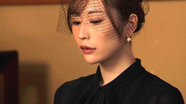 巨乳美女が人生初の油緊縛を解禁！未亡人の柔肌をきつく縛り上げオイルでぬるぬるに調教され未知の快楽に沈んでいく…