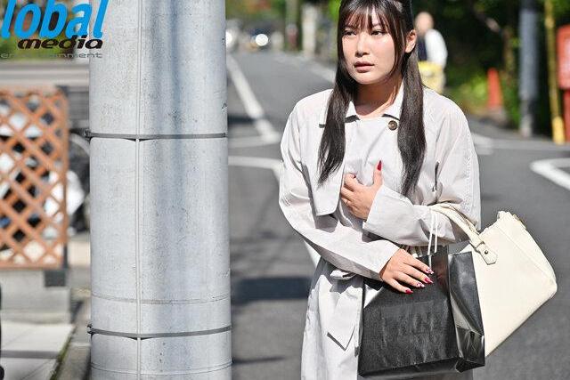 ストレスで万引きした人妻を店主が家まで追い♡成人雑誌好きを脅しに近づき、固まる体を弄ぶ屈辱の始まり！