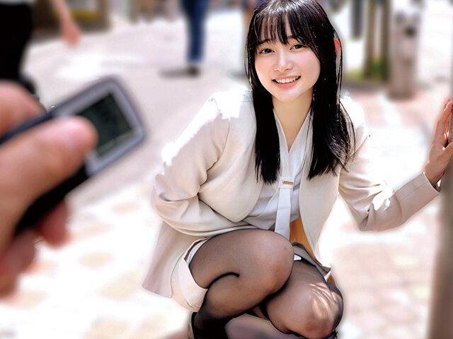 スーツ姿の美脚OLが街中でリモコンバイブに支配され我慢の限界を迎える！脚を震わせながら次々と絶頂を繰り返してしまう！