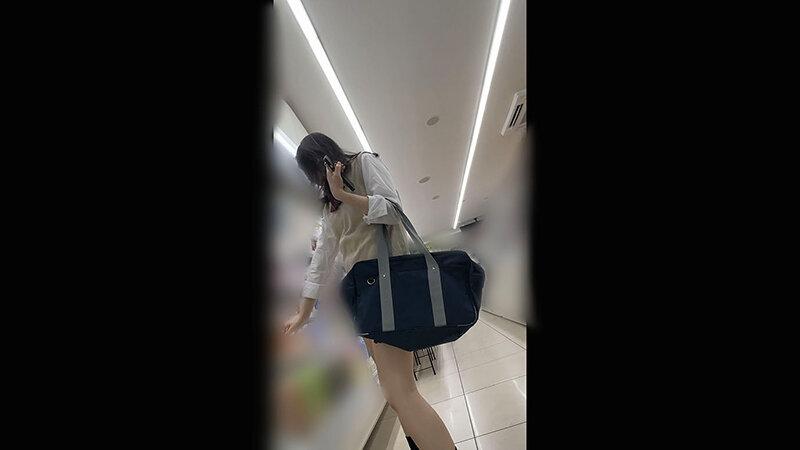 町で見かけた短いスカートの学生さんを後追い♡パンツがチラつく生足美脚に興奮して我慢できず声をかけてしまった！