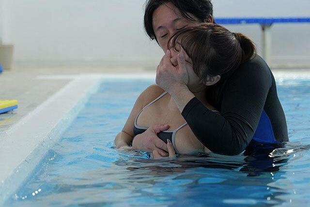 転校生の巨乳とスクール水着に目をつけた教師は、プールサイドで無理やり犯し毎日撮影する。強請られ水着姿で犯され続ける体は、嫌悪と快感が混ざり理性が崩れていく…♡