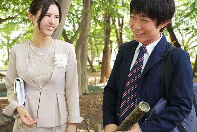 卒業式の後に義母から大人の贈り物♡優しいキスと絡みつきで童貞男子が悶絶！禁断の階段を上る甘酸っぱい絶頂プレゼント！