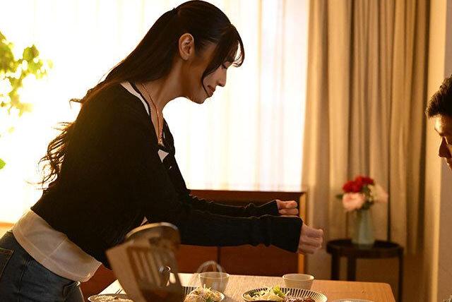 夫の危機を救うため上司の言いなりになった妻の体は、屈辱的な調教に晒され熱く疼き始める。次第に快感が理性に勝り、身体が自ら求めるようになっていく…♡