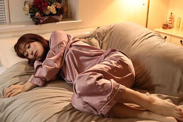 雨に濡れた少年を家に連れ込み服を脱がせて世話するうちに欲求が爆発する！言いなりにさせ甘い支配を楽しむ主婦の夜♡