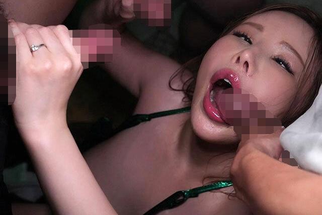 公衆便所で自慰するデカ乳女が男性に発見されマゾが目覚める！スリルに駆られ自ら性処理便所となり男たちに体を許す展開♡