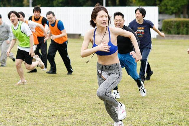 大学サッカー部寮母が夏合宿で17人の部員に無惨輪姦され逃げ捕まり犯され続ける鬼畜ザーメン45発の衝撃4日間！