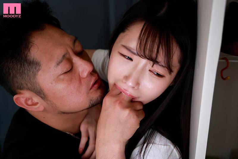 鬼畜ストーカーに突然羽交い絞めされて喉奥を容赦なく激しく犯され♡ザーメン飲み込んでも止まらない執念のイラマループ凌辱！