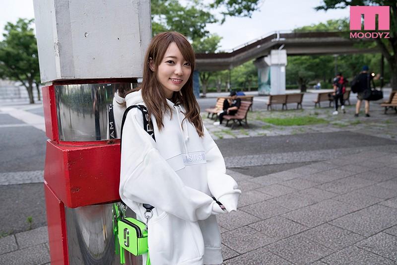 小動物みたいに可愛い低身長美女がチンポでキャンキャン喘ぎ♡小ぶりおっぱいを揉まれて大洪水の敏感ボディ！