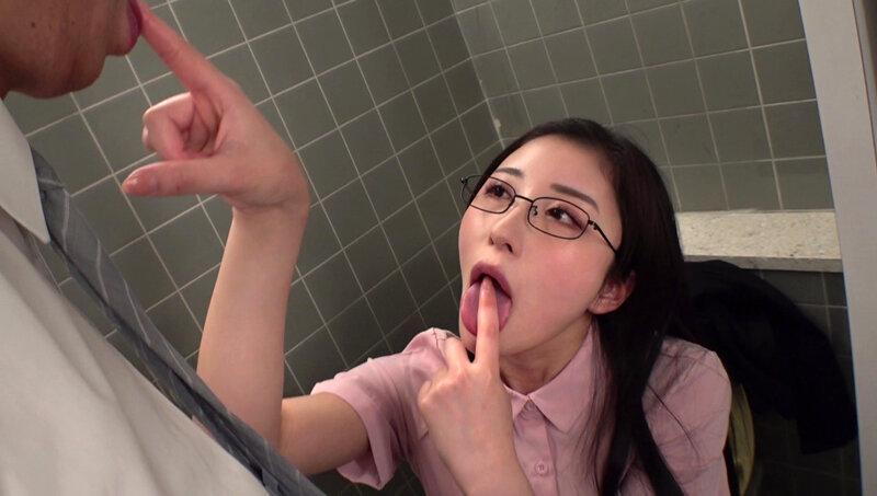 美人で真面目な彼女の本性は下品で淫らなチンしゃぶスケベ！？物静かな見た目とのギャップに驚く衝撃♡