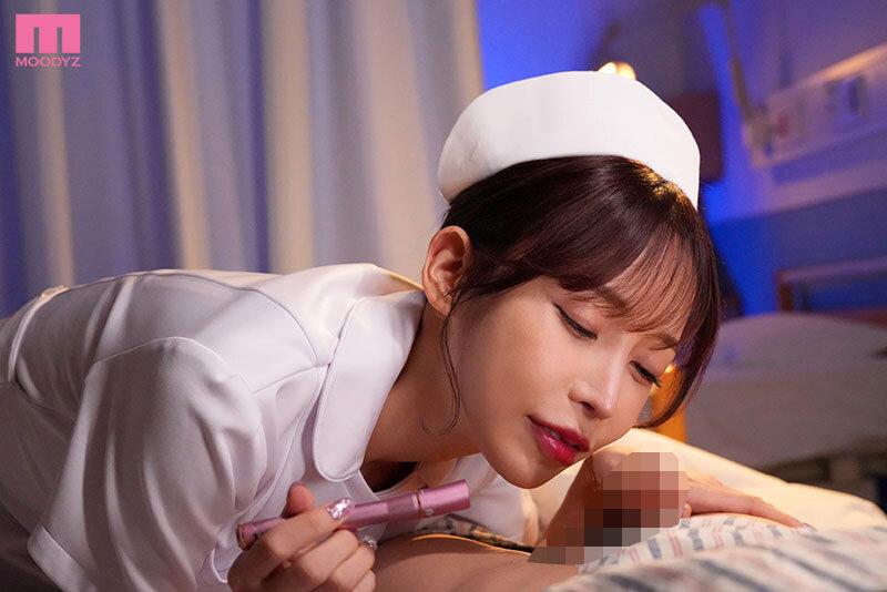 蒸れた臭いチンポが大好きな変態巨乳ナースが患者を逆襲♡汗臭い股間を深く嗅いで興奮し濃厚フェラと騎乗位で連続絶頂！