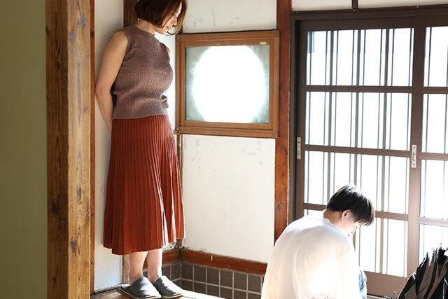 息子の友人と不適切な関係が露見し息子の怒りと嫉妬に体をぶつけられ罪悪感と葛藤に苛まれる感情が強く響く！♡