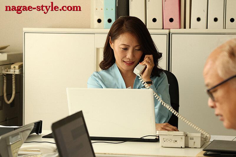 社内で軽んじられる社員と美人女社長の出張♡一泊二日で抑えていた想いが爆発する密室の背徳！