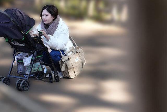 利息返済で家族傍のサイレントレイプ♡ママ友公園から尾行され自宅で声我慢の強制行為連発♡