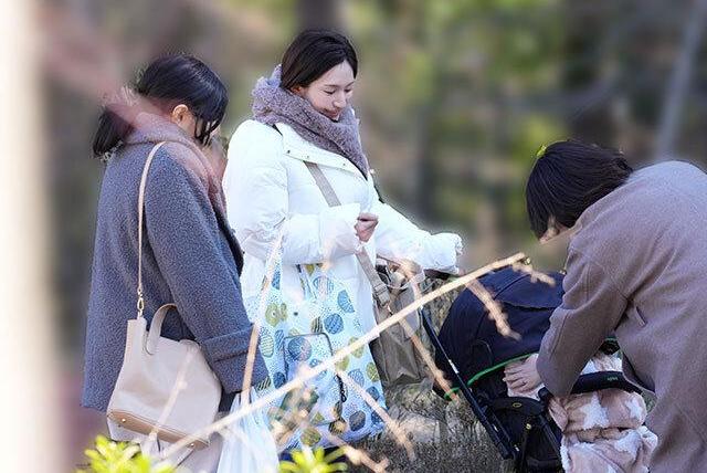 利息として自宅でサイレントレ●プされる人妻♡家族の傍で声を堪え4日間フェラや3Pに悶え、ヤリ放題の屈辱に堕ちる♡