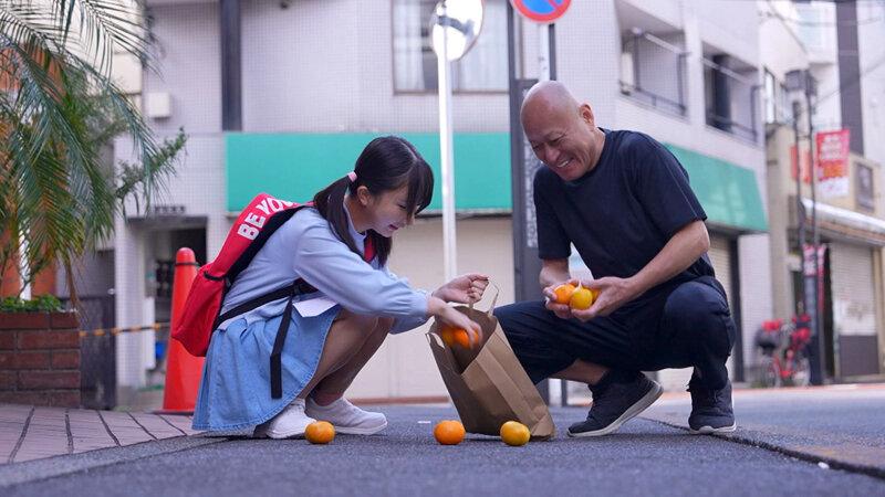 田舎でおじさんを助けたら突然監禁！家から脱出するため提示された20の試練に耐える屈辱の日々…！