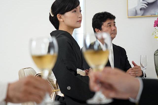 娘の婚約者が義母を押し倒し結婚式前後も犯し続ける！性に溺れて最低な女に変わっていく♡