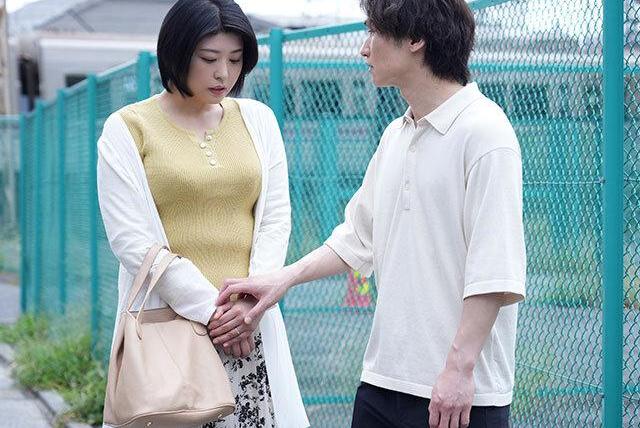 結婚20年営みない妻が息子親友とほろ酔いホテル♡ご無沙汰肉体に火付き欲望暴走の押し倒し♡