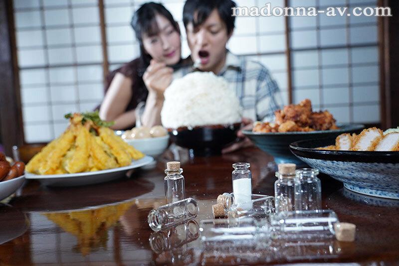 再婚相手のマッチョ息子に欲情した継母が媚薬を使って♡我慢できず快楽の渦に飲み込まれる背徳の関係！