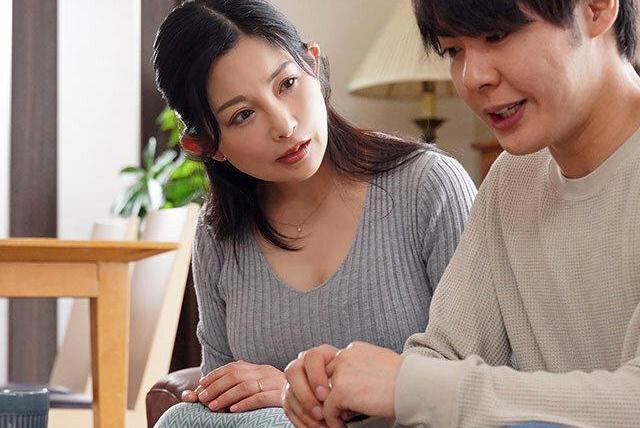 娘夫婦との同居で婿の大きすぎるアソコの悩みを相談され♡想像を遥かに超える肉棒を前に義母の背徳欲情が抑えきれなくなる！