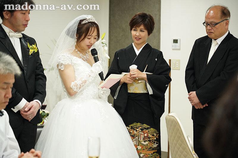 娘の結婚式前夜に婿から突然押し倒される母親♡披露宴の最中もウェディング姿の娘の前で狙われ続ける禁断の欲情！