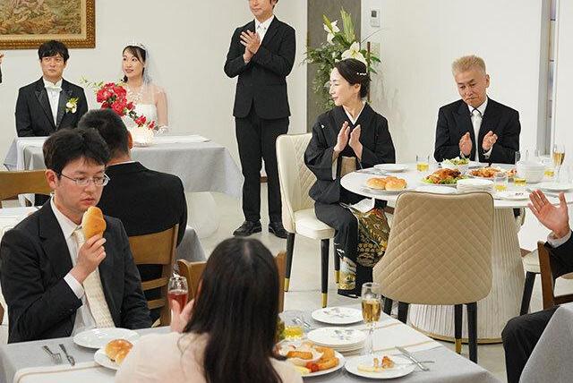 娘の結婚式前夜に婿から突然の愛の告白♡披露宴の最中もウェディング姿の傍で義母が犯され続ける！