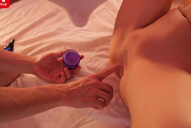 ミニスカ女子●生に1週間媚薬を仕込み続け…！愛液が溢れだしたところで電車内痴●でお漏らしさせる計画が発動！