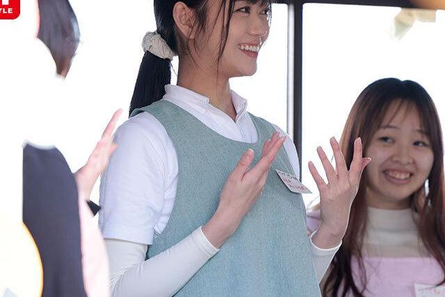 保育園の担任先生と保護者の秘密関係♡押しに弱い先生をスマホで脅し禁断のエロスが始まる！