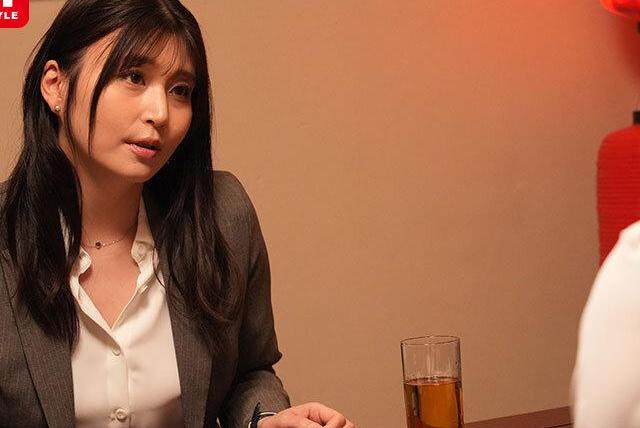 雨で濡れ透けたIカップの部下は…上司との関係が一気に崩れ、暗い情欲に体を重ねてしまうの♡